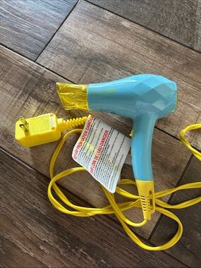 Kids Electric Hair Dryer in Blue & Yellow – Gentle Styling